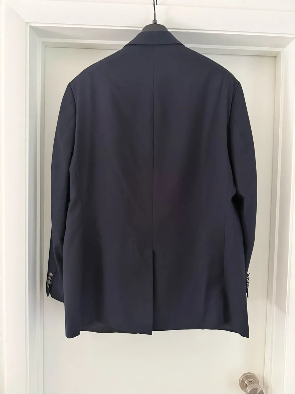 Men's Navy Blazer / Sport coat- Michael Kors. 44R Like new